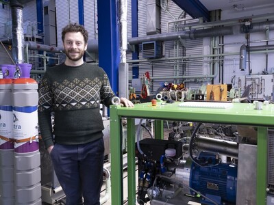 Wasserstoffmotor als Baustein der Energiewende? - Peter Seedorf erforscht das Potenzial von Wasserstoffmotoren | © Hochschule Bremerhaven Wasserstoffmotor als Baustein der Energiewende? | © Hochschule Bremerhaven