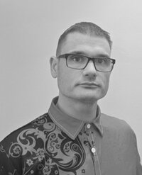 Portrait eines Mannes mit Brille, der frontal in die Kamera schaut | © BEAN GmbH